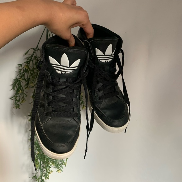 adidas black and white High Tops in a size 5 1/5US - Picture 2 of 6